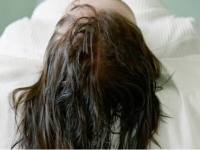 Dormir con el cabello mojado; enfermedades que puede causar