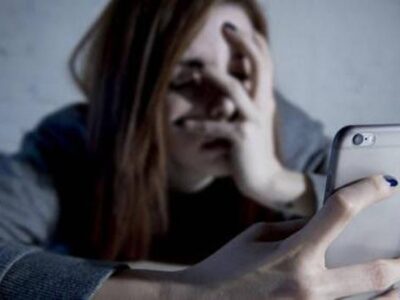 Uso de celular y redes sociales aumentan problemas mentales