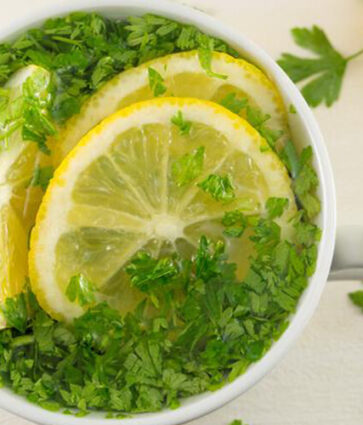 Mascarilla de perejil y limón para desmanchar tu cara en 15 minutos