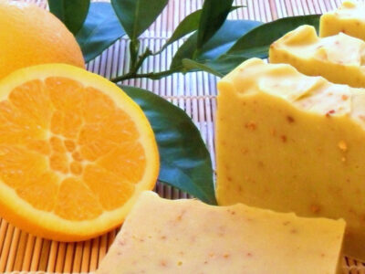 Así haces jabón de naranja para aclarar tu piel y eliminar el acné