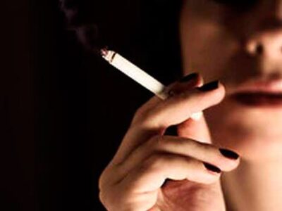 Mujeres fumadoras tienen más riesgo de padecer aneurisma potencialmente letales