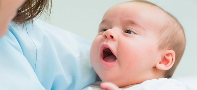 Por qué les da hipo a los bebés y cómo quitárselo