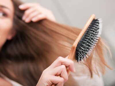 La vitamina H contribuye al mantenimiento de tu cabello sano