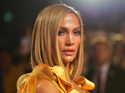La rutina de belleza de Jennifer Lopez (paso a paso) para frenar el paso de los años en su piel