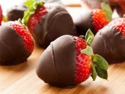 Regala un postre SIN AZÚCAR para San Valentín con estas ricas fresas cubiertas de chocolate