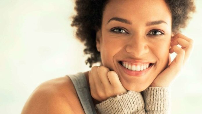 ¡Sonrisa perfecta! 5 consejos para tener dientes blancos y saludables