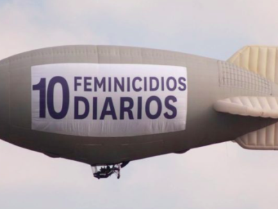 ‘Con dolor en el cielo’: el dirigible que exhibe los 10 feminicidios al día que pasan en México