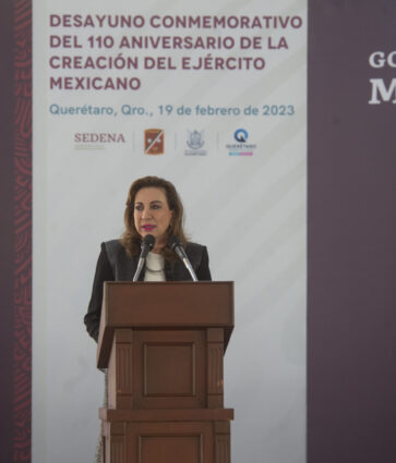 Asiste Lupita Murguía a celebración por el 110 aniversario del Ejército Mexicano