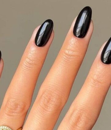 4 diseños de uñas negras para lucir siempre elegante