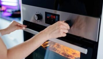 Este es el truco infalible para limpiar tu horno eléctrico