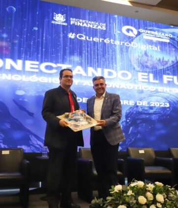Ingeniero mexicano miembro de la NASA diserta sobre futuro tecnológico y aeronaútico de Querétaro