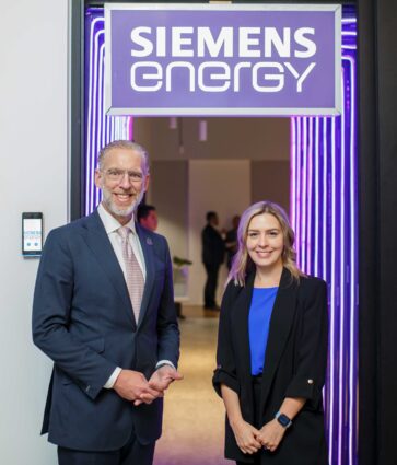 Titular de SEDESU visita nuevas instalaciones de Siemens Energy