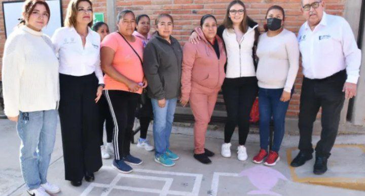 Lupita Pérez Montes en conjunto con el IFEQ entregan obras en escuelas públicas del municipio de Ezequiel Montes