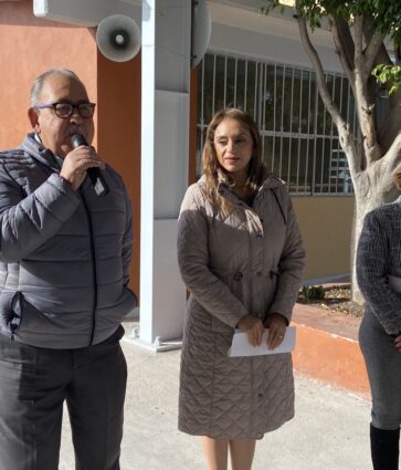Entrega titular del IFEQ infraestructura educativa en Querétaro