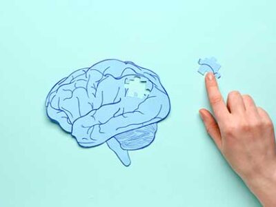 2 importantes cambios que se observan en el cerebro de personas con Alzheimer